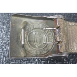 Fibbia tedesca WH in ferro con pattina in cuoio