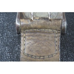 Fibbia tedesca WH in ferro con pattina in cuoio