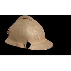 Interessantissimo guscio di Adrian italiano Mod.16 sparato