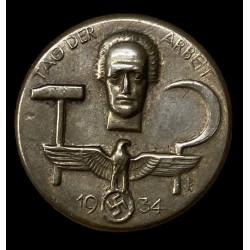 Tinnie TAG DER ARBEIT 1934 , stamped sheet metal