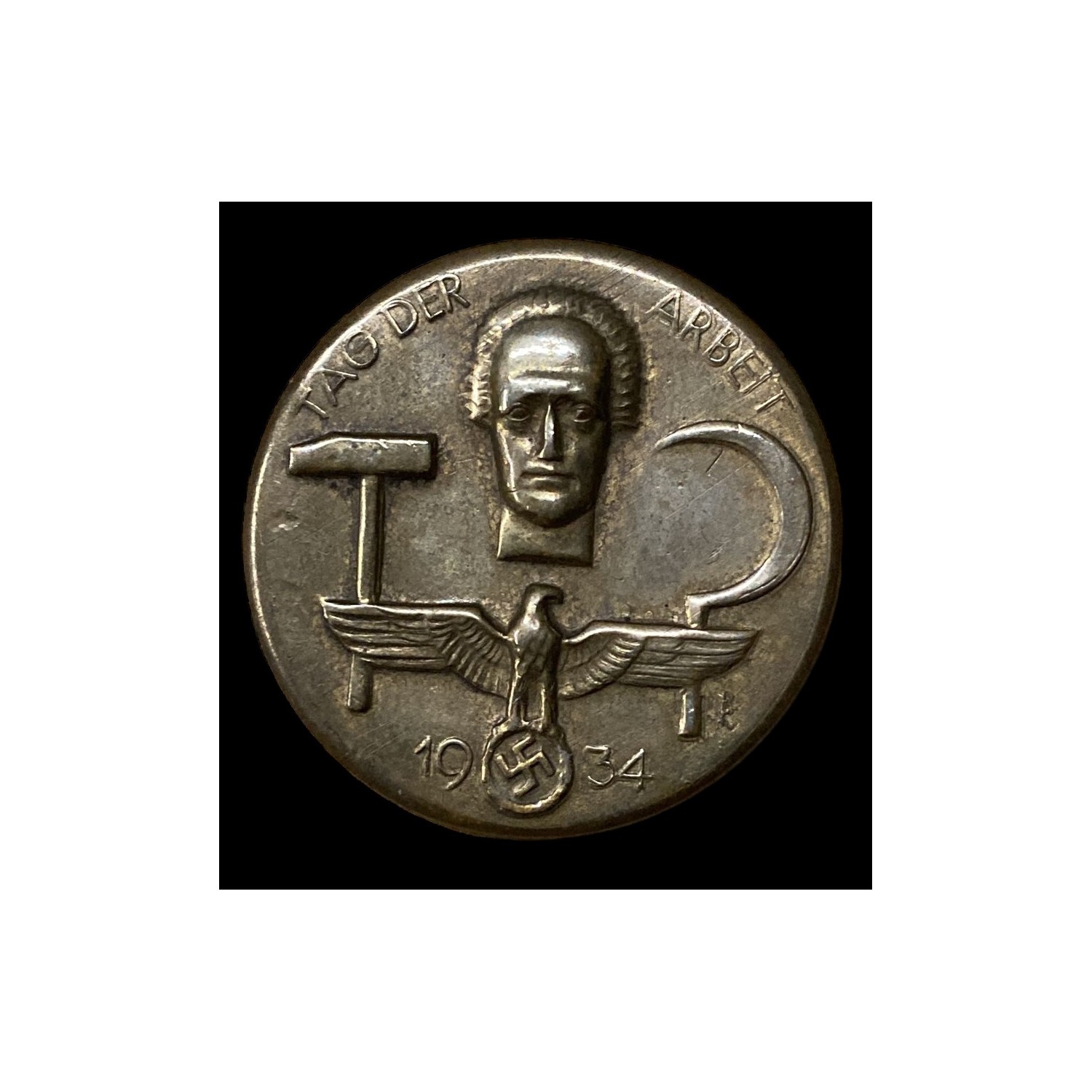 Tinnie TAG DER ARBEIT 1934 , stamped sheet metal