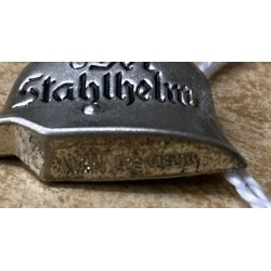Der Stahlhelm pin
