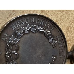 Medaglia in bronzo epoca Umberto I°  Ai Benemeriti della Salute Pubblica