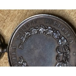 Medaglia in bronzo epoca Umberto I°  Ai Benemeriti della Salute Pubblica