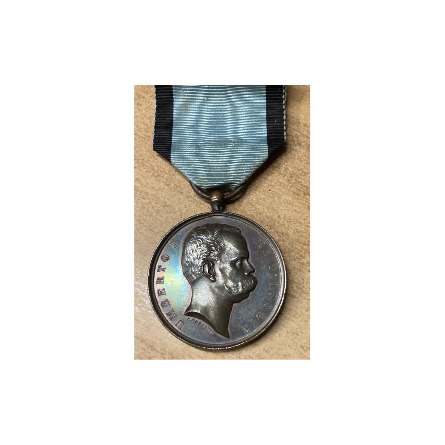 Medaglia in bronzo epoca Umberto I°  Ai Benemeriti della Salute Pubblica