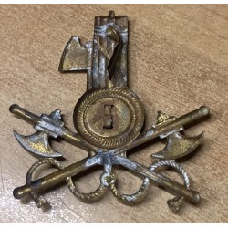 Raro fregio metallico Va Centuria CCNN Lavoratori