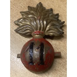 Fregio metallico per casco tropicale 11 Rgt Granatieri di Sardegna