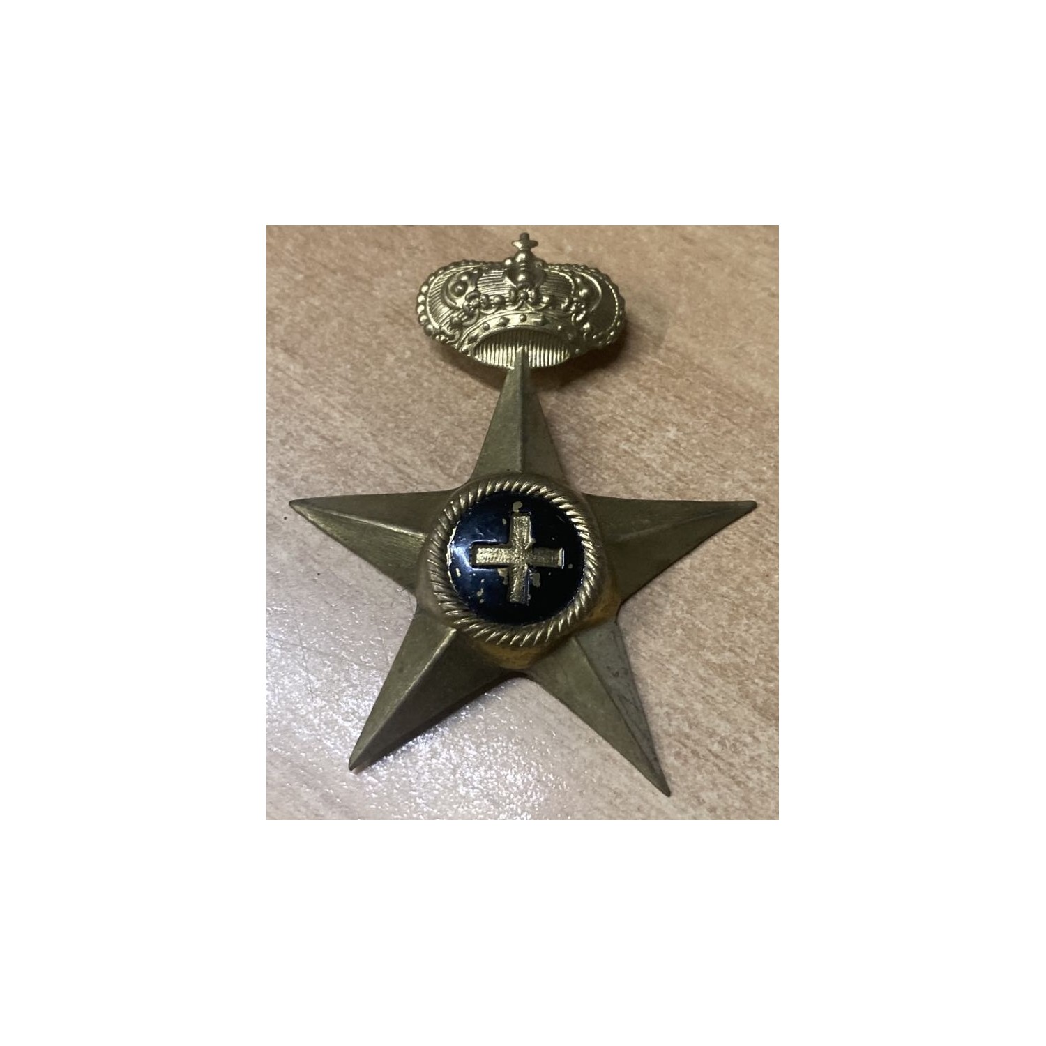 Frieze in brass sheet for Commissariat tropical helmet