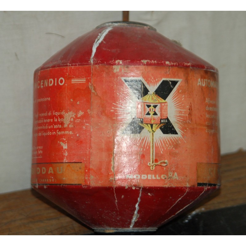 PYROFUGA-Brandbombe Eine seltene Pyrofuga-Brandbombe aus dem Zweiten Weltkrieg.