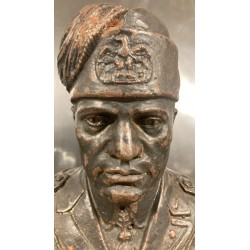 Büste des Duce Benito Mussolini, aus Eisen gegossen, mit Patina der Zeit