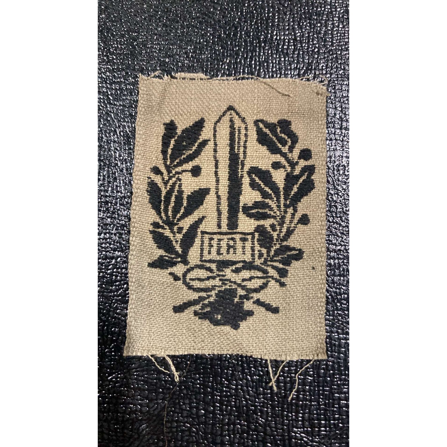 Rare First World War  Ardito hat front badge