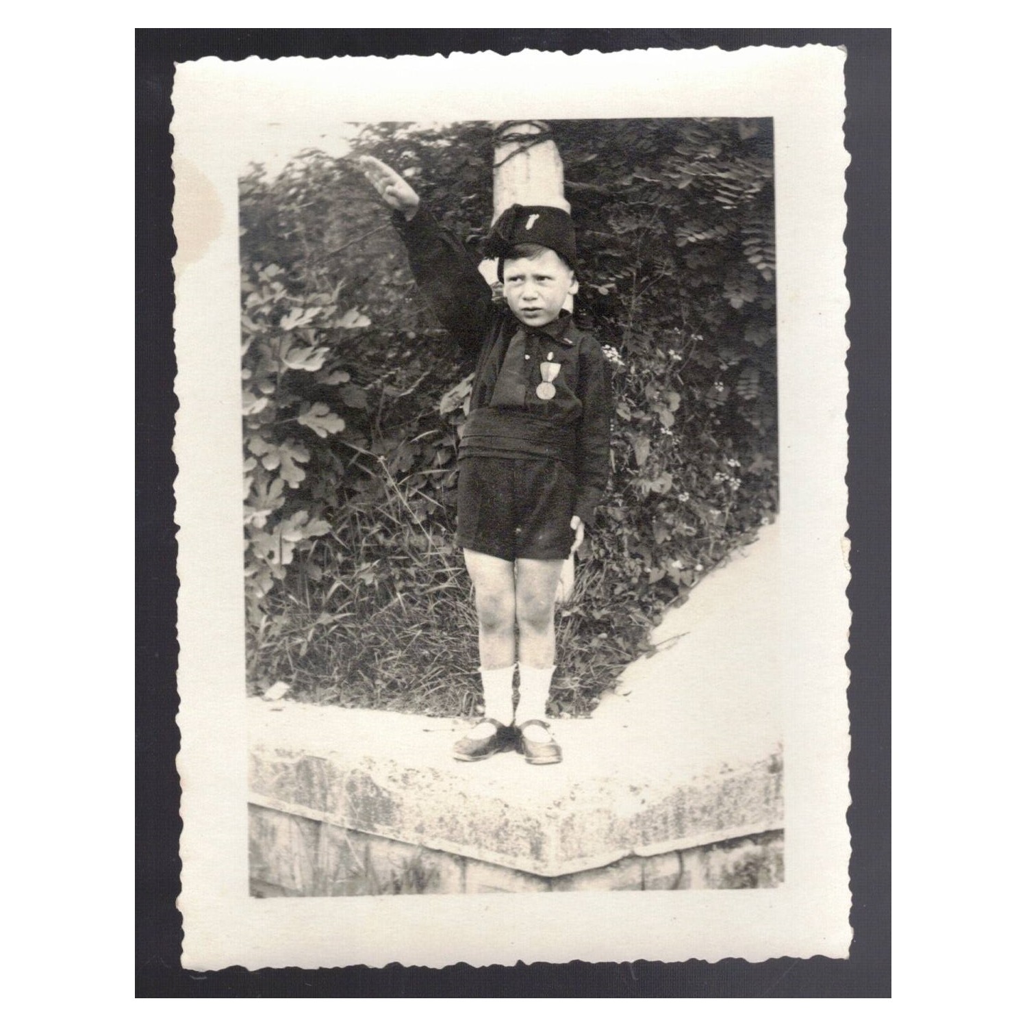 Stupenda foto ritratto di un Balilla con medaglia Marcia su Roma