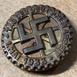 Tinnie Tag der Arbeit Labor Day 1 May 1933, in printed sheet metal, unfortunately the rear pin is missing