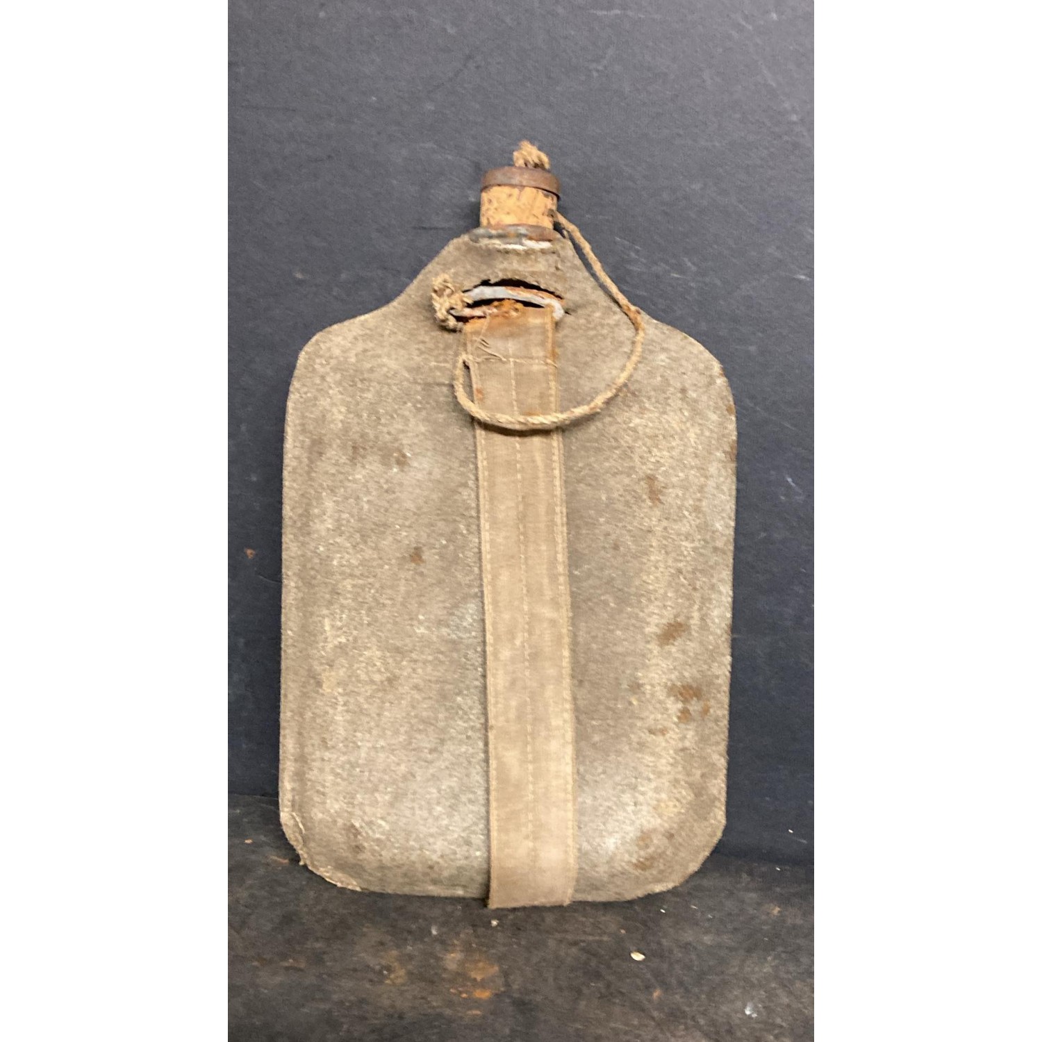 Italian canteen, World War I, model for foot troops