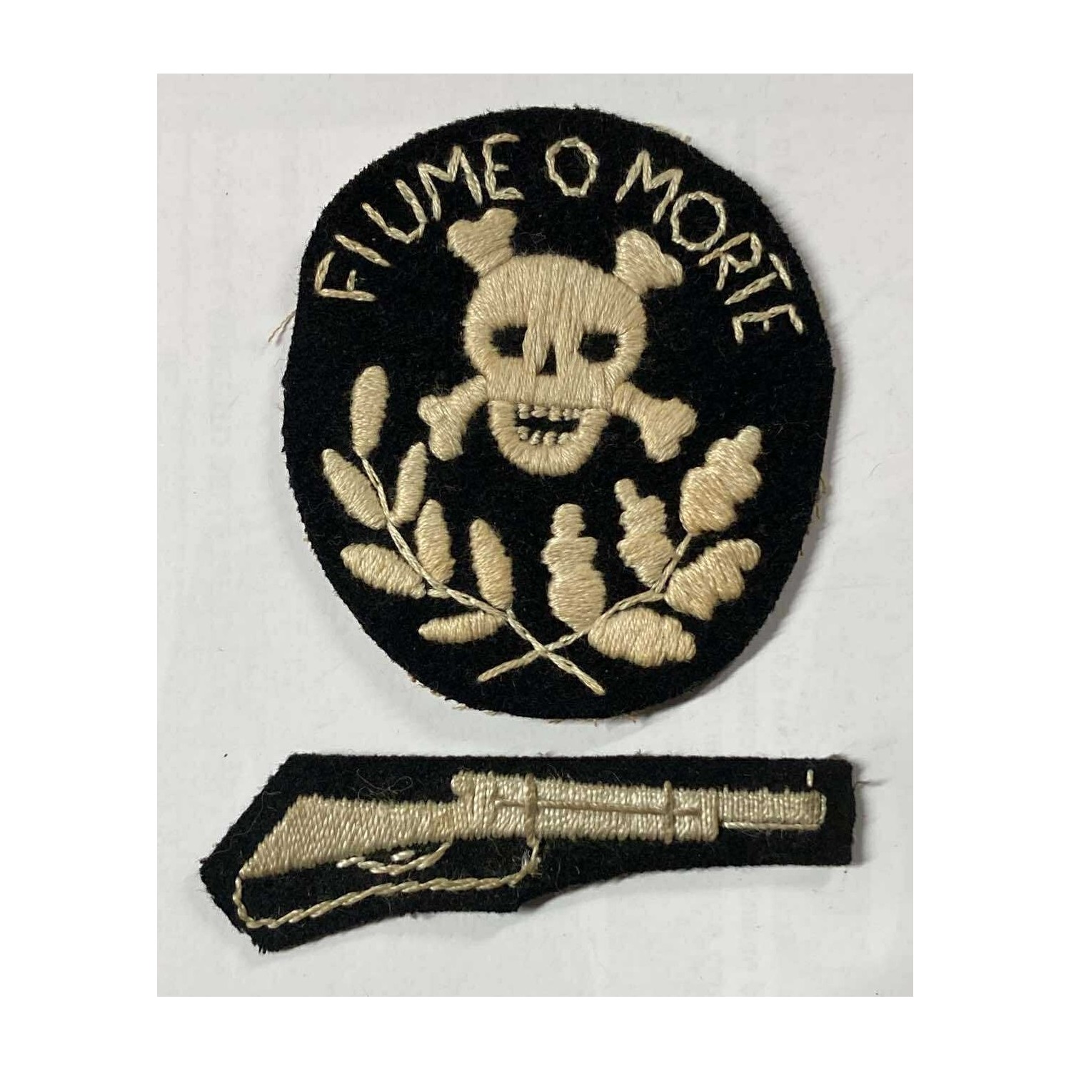 Set da Volontario Fiumano scudetto da manica e distintivo da Tiratore Scelto 1919