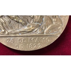 Stunning bronze medallion commemorating the Battle of Pichincha 1822/1922