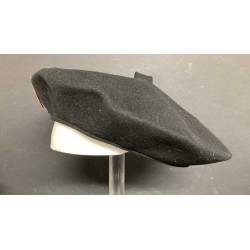 Rare beret of the Fiamme Bianche Italian Social Republic, in black cloth with a red lacquered aluminium sheet emblem.