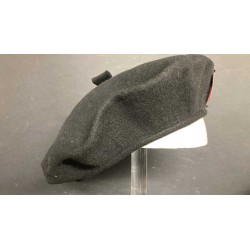 Rare beret of the Fiamme Bianche Italian Social Republic, in black cloth with a red lacquered aluminium sheet emblem.