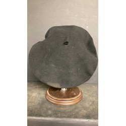 Rare beret of the Fiamme Bianche Italian Social Republic, in black cloth with a red lacquered aluminium sheet emblem.