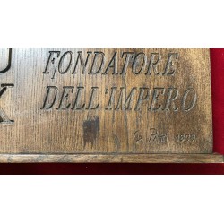 scultura in legno raffigurante il Duce Benito Mussolini