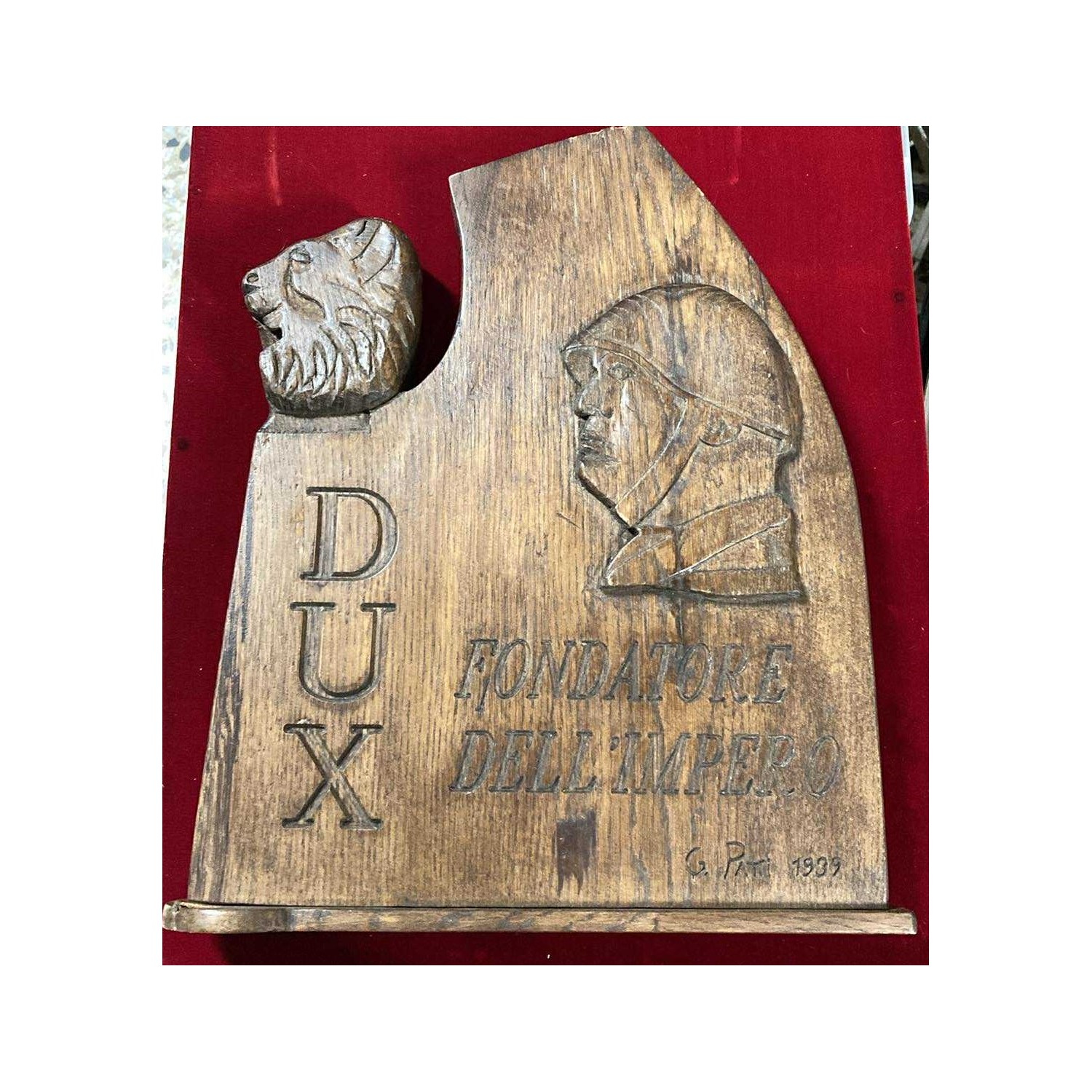 Beautiful wooden sculpture depicting the Duce Benito Mussolini