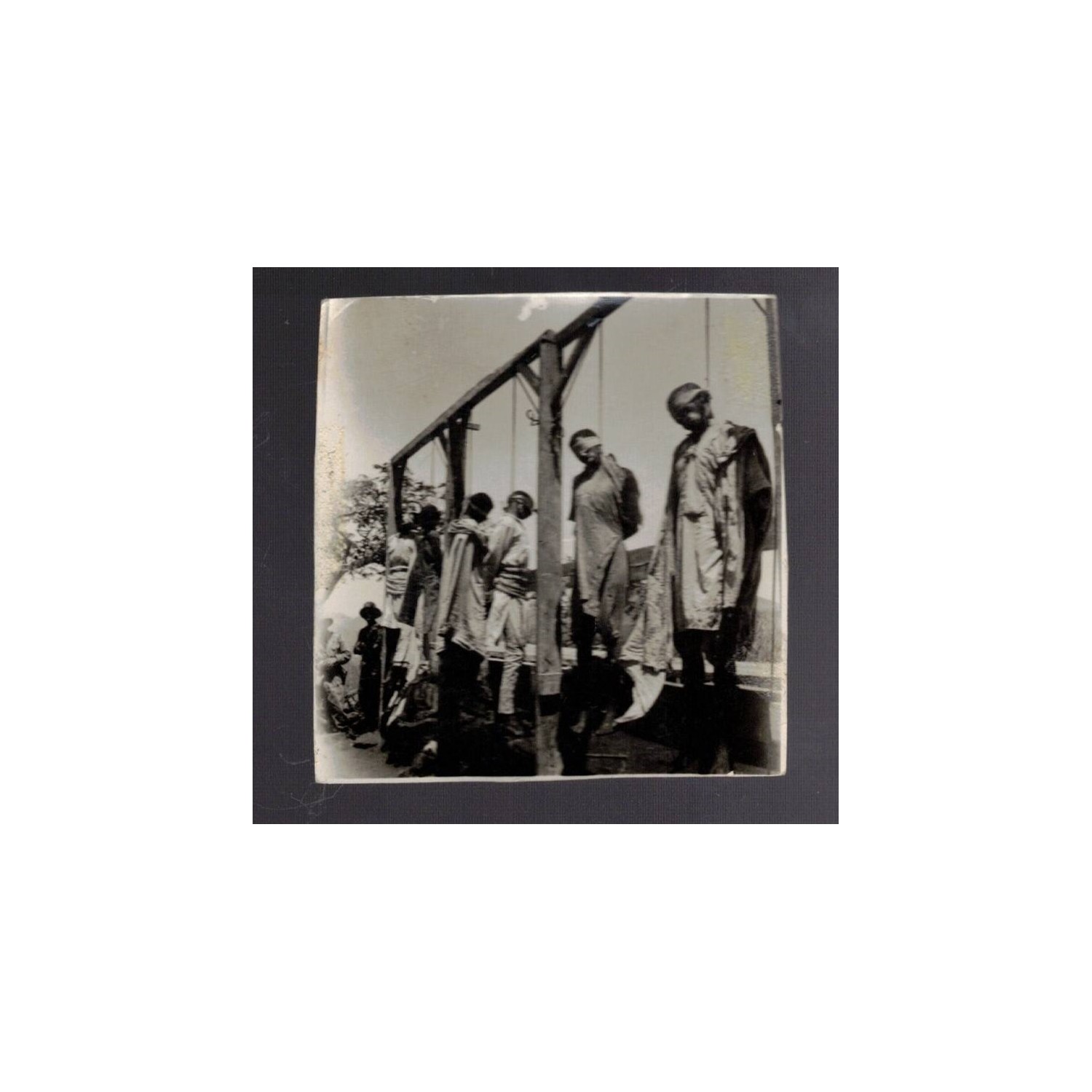 Foto di impiccati per rappresaglia strage GONDRAND 13 Febbraio 1936