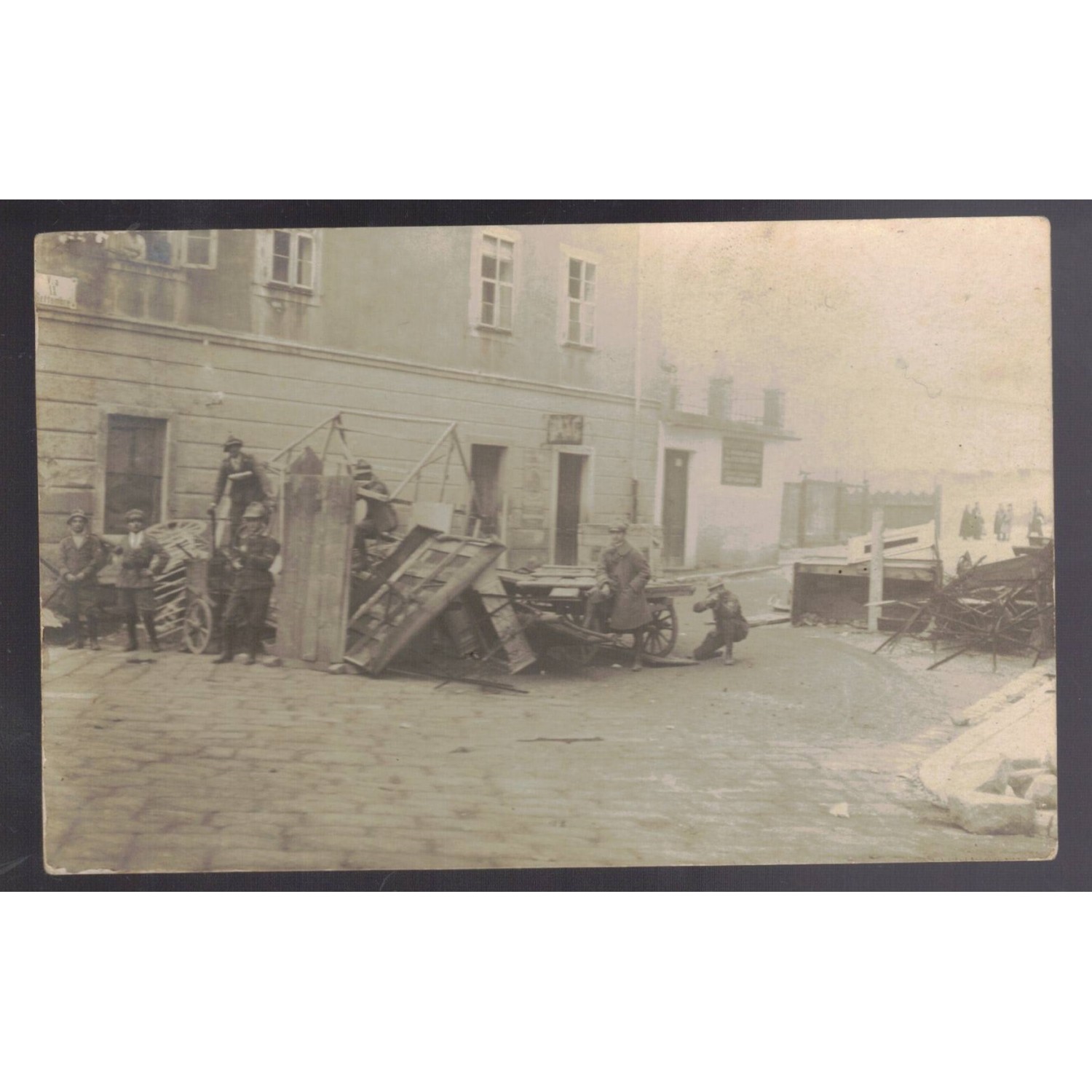 Foto Campagna di Fiume 1919/1920 Ufficiali italiani e barricate