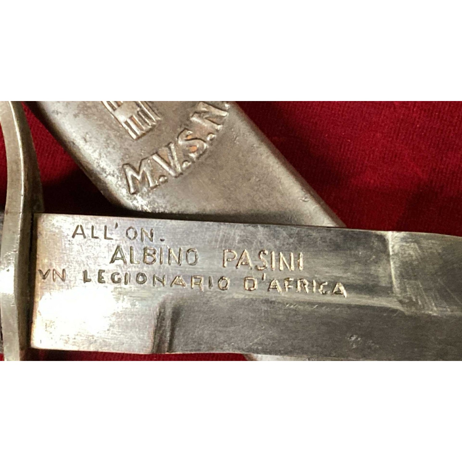 Militia dagger for Blackshirts M35 troops with a dedication on the blade and a fully sculpted handle