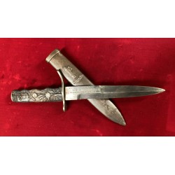Militia dagger for Blackshirts M35 troops with a dedication on the blade and a fully sculpted handle