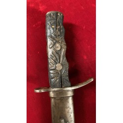 Militia dagger for Blackshirts M35 troops with a dedication on the blade and a fully sculpted handle