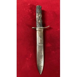 Militia dagger for Blackshirts M35 troops with a dedication on the blade and a fully sculpted handle