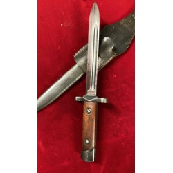 Carcano Mod.38 short fixed bayonet, III° model, complete with leather strap, excellent condition, 100% browned