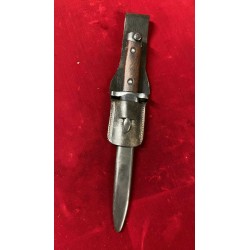 Carcano Mod.38 short fixed bayonet, III° model, complete with leather strap, excellent condition, 100% browned
