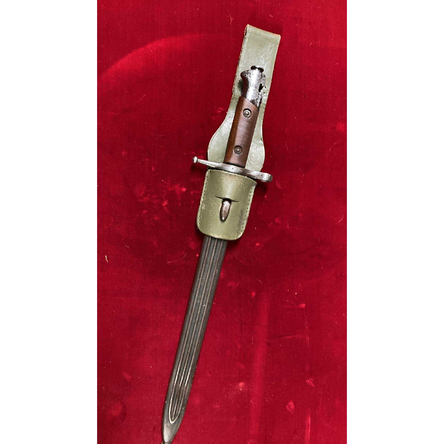 Carcano 91 TS Special Troops bayonet with metal sheath