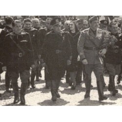 Photo group of Nizzarda Action Groups visiting a war memorial