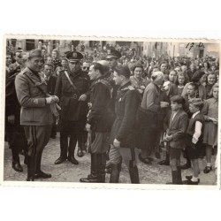 Photo group of Nizzarda Action Groups visiting a war memorial