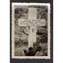 Photo of the grave of a fallen soldier in the Spanish Civil War, 1937