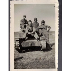 Photo of a CV 35 tank and crew, the photos measure 11.5x8 cm