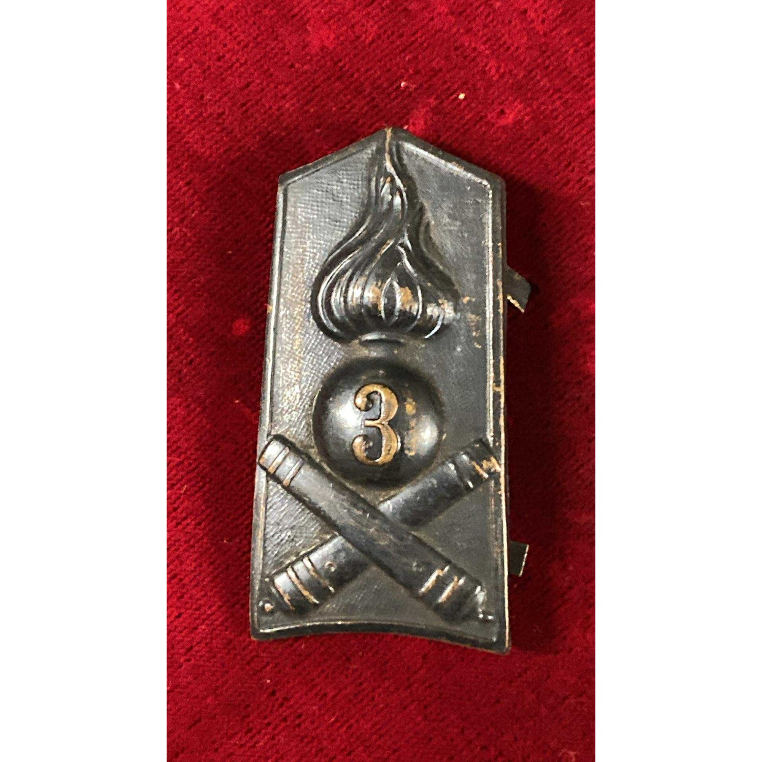 Metal plaque insignia for Adrian helmet, 1920s, 3rd Artillery Regiment