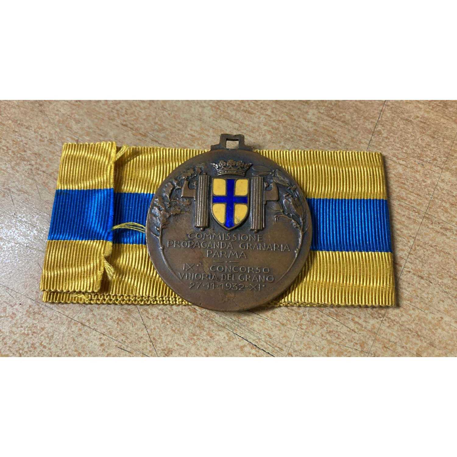 Bellissima medaglia in bronzo e smalti PARMA IX° Concorso Vittoria del Grano 1932