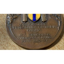 Beautiful bronze and enamel medal PARMA IX° Vittoria del Grano Competition 1932, Granaria Propaganda Commission