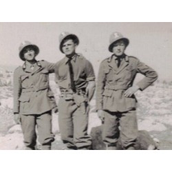 Coppia di foto private di soldati italiani in tenuta tropicale