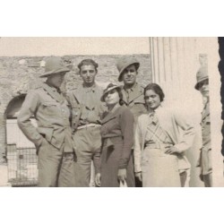 Coppia di foto private di soldati italiani in tenuta tropicale