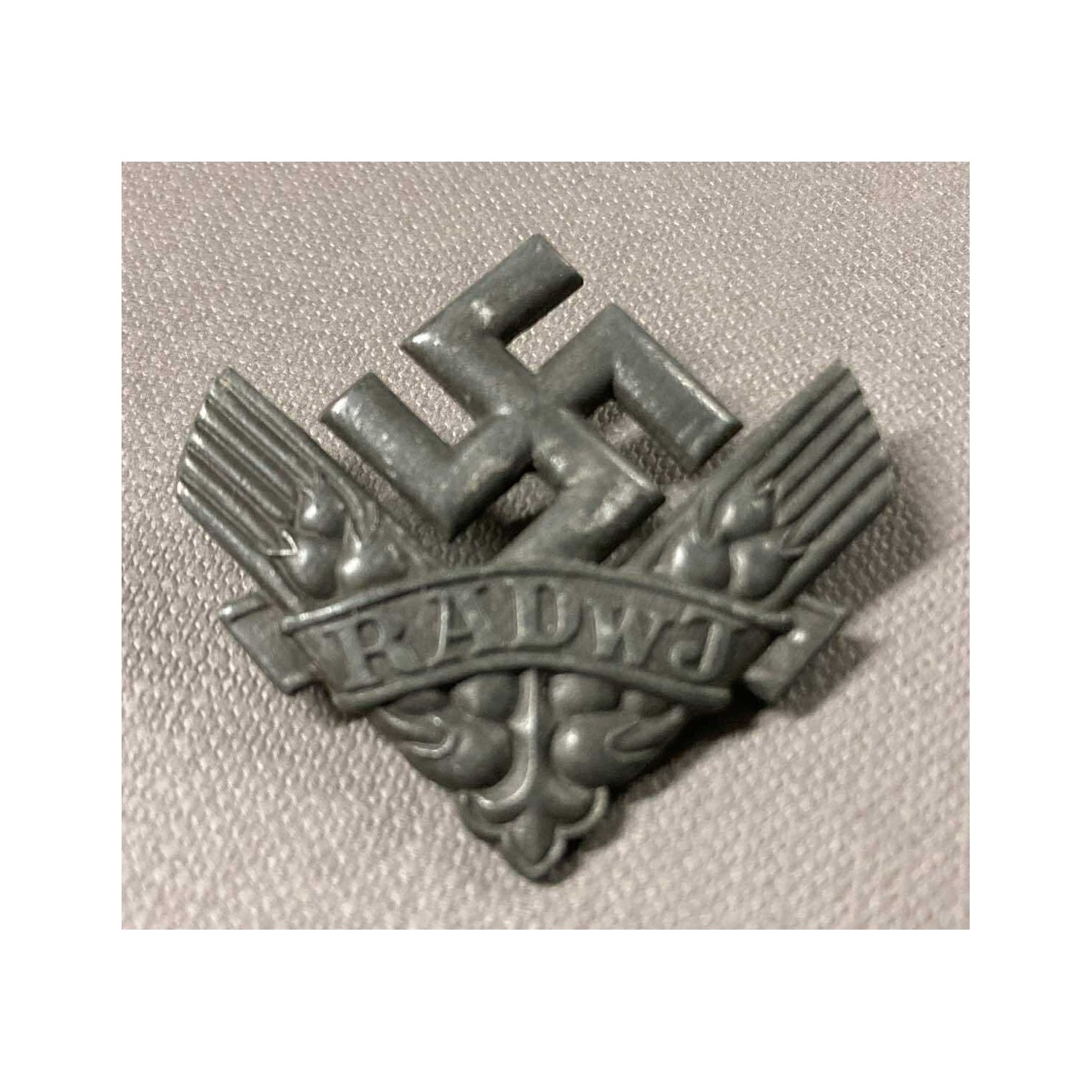 Reichsarbeitsdienst der weiblichen Jugend (RADwJ) badge, National Women's Labour Service