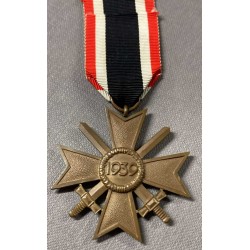 Verdienstkreuz mit Schwertern, Drittes Reich am Originalband, ohne Herstellermarke