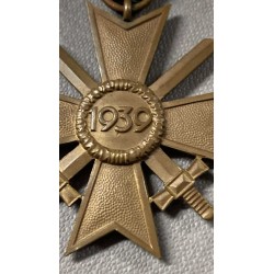 Verdienstkreuz mit Schwertern, Drittes Reich am Originalband, ohne Herstellermarke