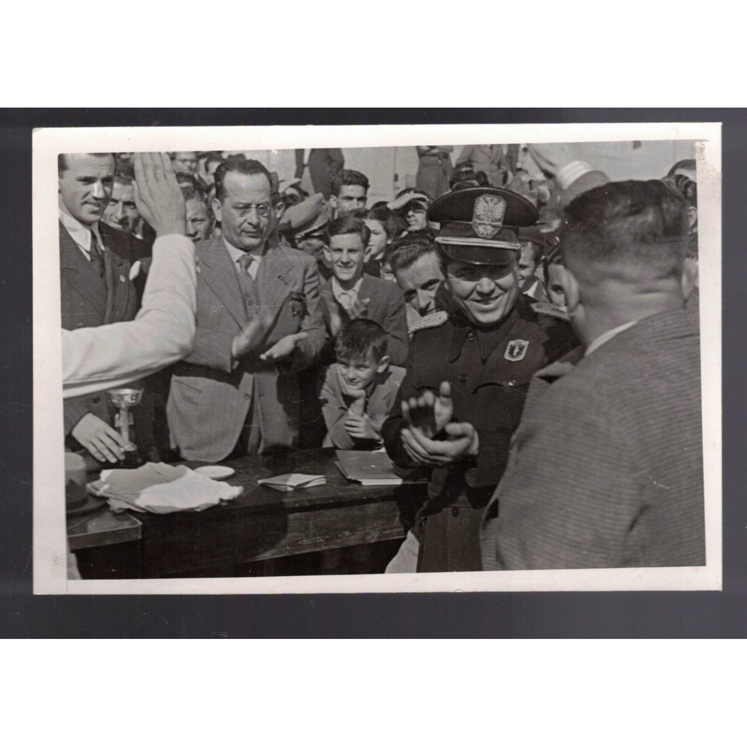Foto scattata in Albania funzionario del Partito Fascista Albanese in uniforme