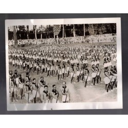 Agenturfoto von 1936 einer Gruppe von Avantgardisten im Ausland