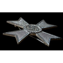 Ein wunderschönes KvK Kriegsverdienstkreuz 1. Klasse ohne Schwerter in Silber.