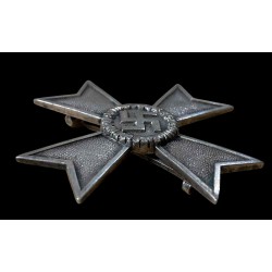 KvK Kreigsverdienstkreuz 1st Class with swords, very good condition; anonymous maker